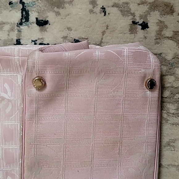 CHANEL Pink Nylon CC Logo Travel Line Tote Bag - Picture 6 of 9